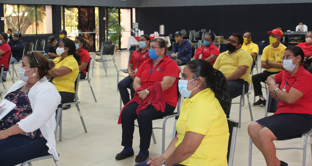 Trabajadores de la UNAN-Managua participando de los talleres de sensibilización