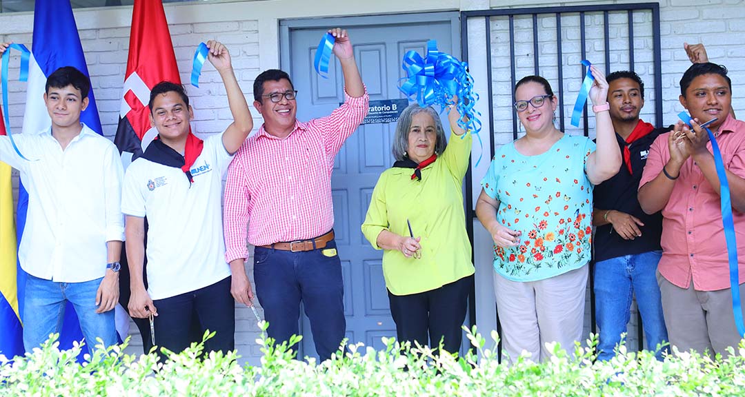 Juventud universitaria cuenta con cuatro modernos laboratorios para su desarrollo profesional