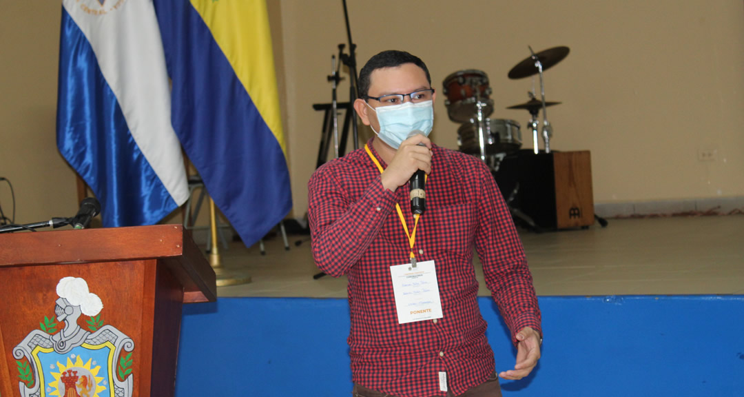Profesor Adolfo Díaz, de la UNAN-Managua, participa como ponente en el congreso. 