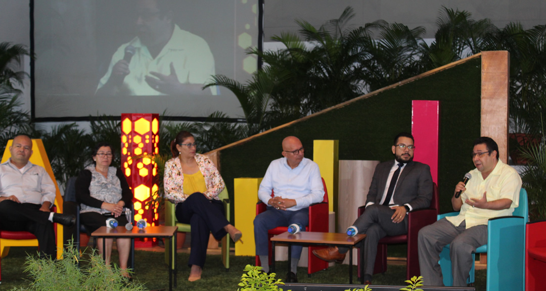 Panelistas que abordaron la temática retos de la articulación entre la política cultural, el Programa AEP, Innovación Abierta y Economía Creativa.