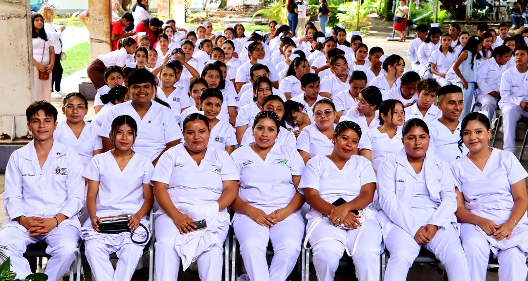 Protagonistas de la carrera de Enfermería del Programa UNICAM reciben Imposición de Símbolos