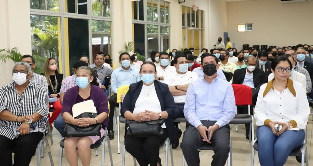 Estudiantes y docentes de Contaduría celebran su día con una jornada académica