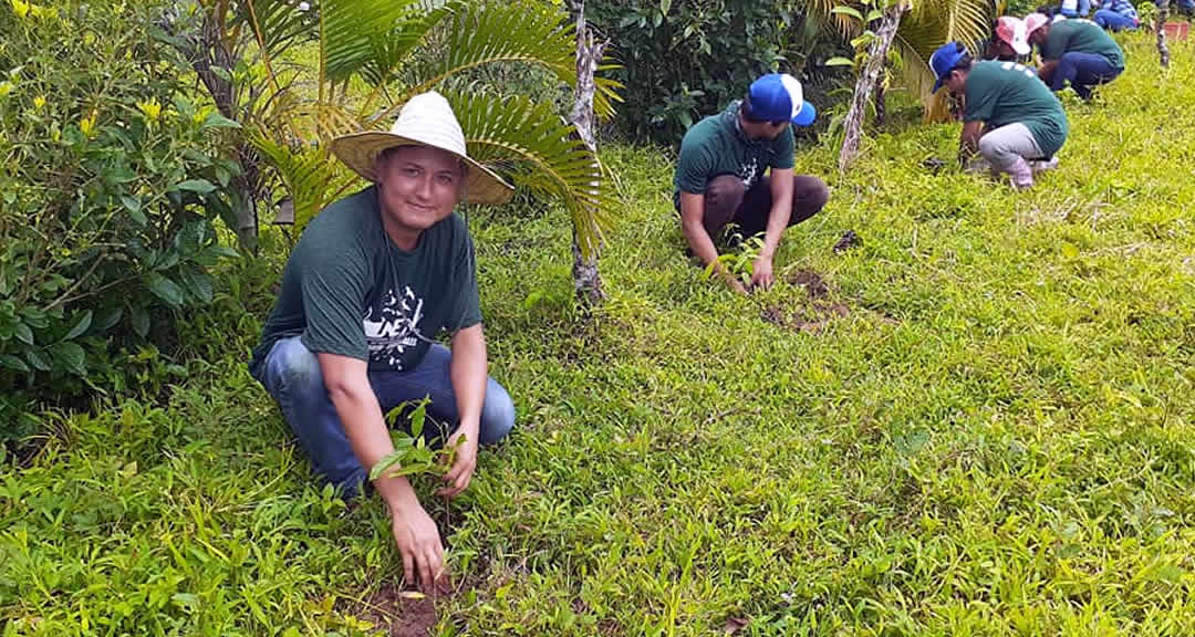 La FAREM Chontales en coordinación con INAFOR realiza jornada de reforestación con estudiantes de UNICAM que cursan la carrera de Desarrollo Rural Sostenible.