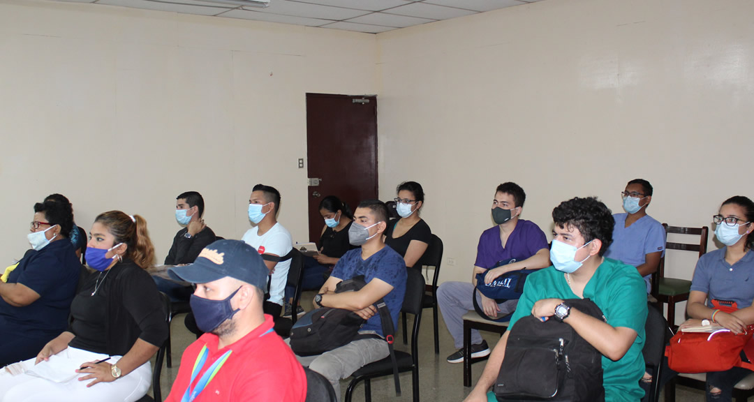 Participantes de manera presencial en la Jornada Científica Doctoral