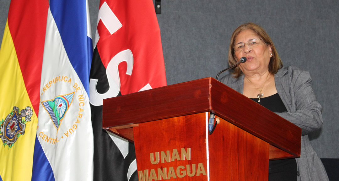 Dra. Jilma Romero Arrechavala presenta la metodología del Congreso.