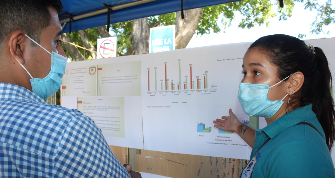 Estudiante comparte resultados de un diagnóstico realizado a pacientes con enfermedades crónicas no transmisibles en la UNAN-Managua.