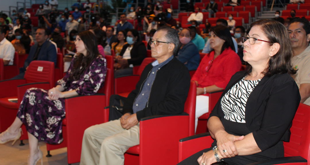 Maestra Ramona Rodríguez, Rectora de la UNAN-Managua, Presidenta del CNU y Vicepresidenta del CSUCA, fue una de las invitadas especiales.