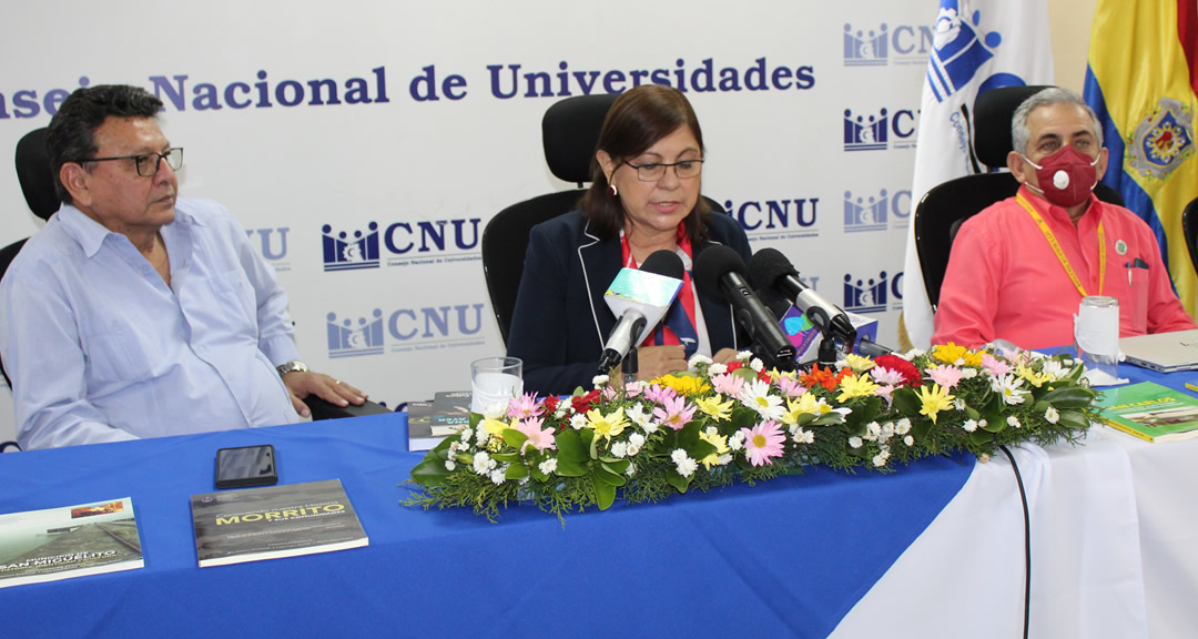 El Secretario Técnico del CNU, MSc. Jaime López Lowery, Presidenta del CNU, MSc. Ramona Rodríguez, y el Rector de la UNA, MSc. Alberto Sediles.