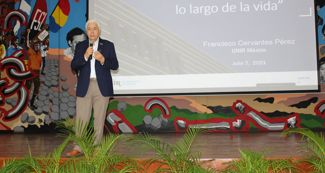 Doctor Francisco Cervantes Pérez dicta conferencia magistral