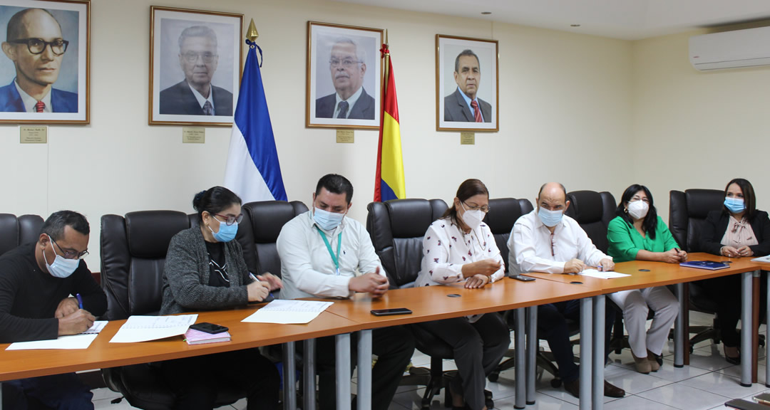 Foto 3: Firma del documento por las partes correspondientes