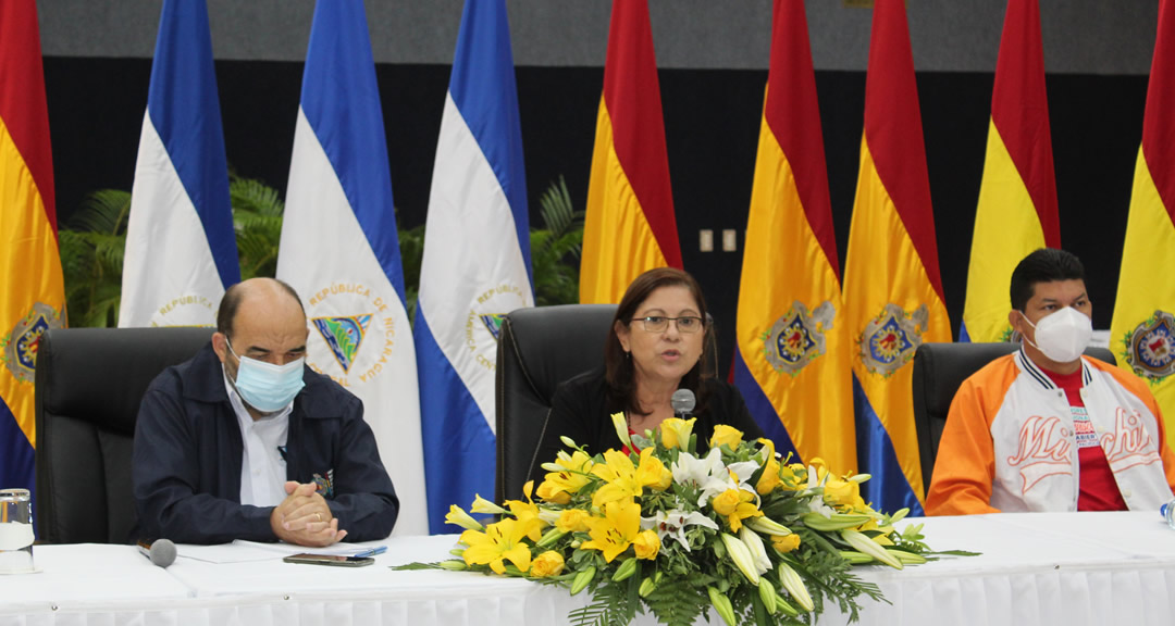 Rectora de la UNAN-Managua acompañada del vicerrector general, Dr. Luis Alfredo Lobato Blanco y del secretario general, maestro Roberto Flores