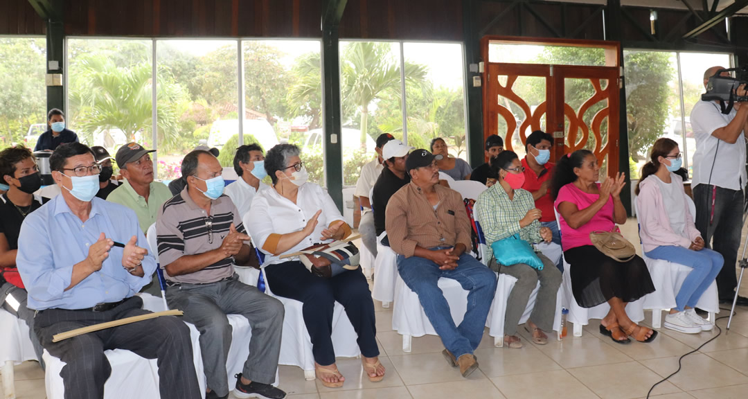 Participantes del lanzamiento de los talleres