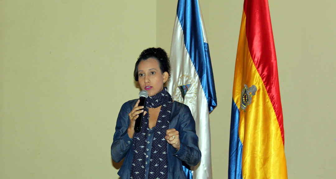 MSc. María José Aburto presenta proyecto de Radio y Televisión.