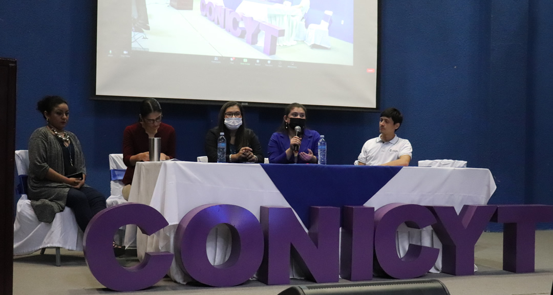 Panel con representantes del CONICYT, CNU, INATEC, MINJUVE y MEFCCA