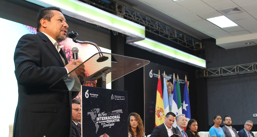 Salvador Vanegas, Asesor presidencial para temas de educación, en el acto inaugural del Sexto Foro de Televisión Educativa y Tecnologías, en la UNAN-Managua.