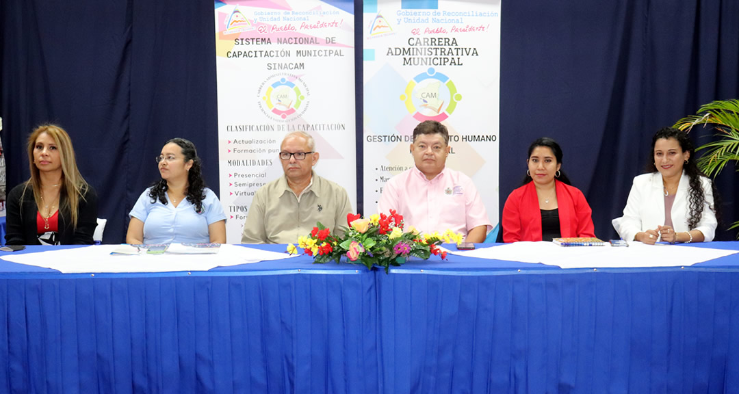 Autoridades de la UNAN-Managua y UNICAM que presidieron el acto