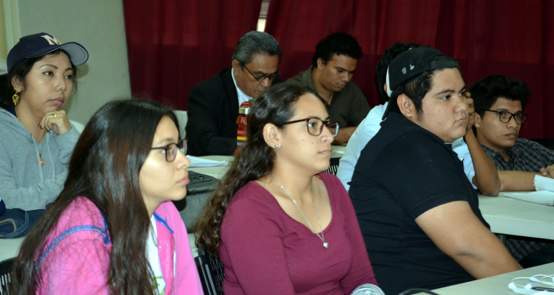 Estudiantes que recibieron el curso taller de Antropología Física Biológica
