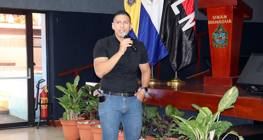 Máster Ulises Andrés Ramírez Santana, facilitador del taller.