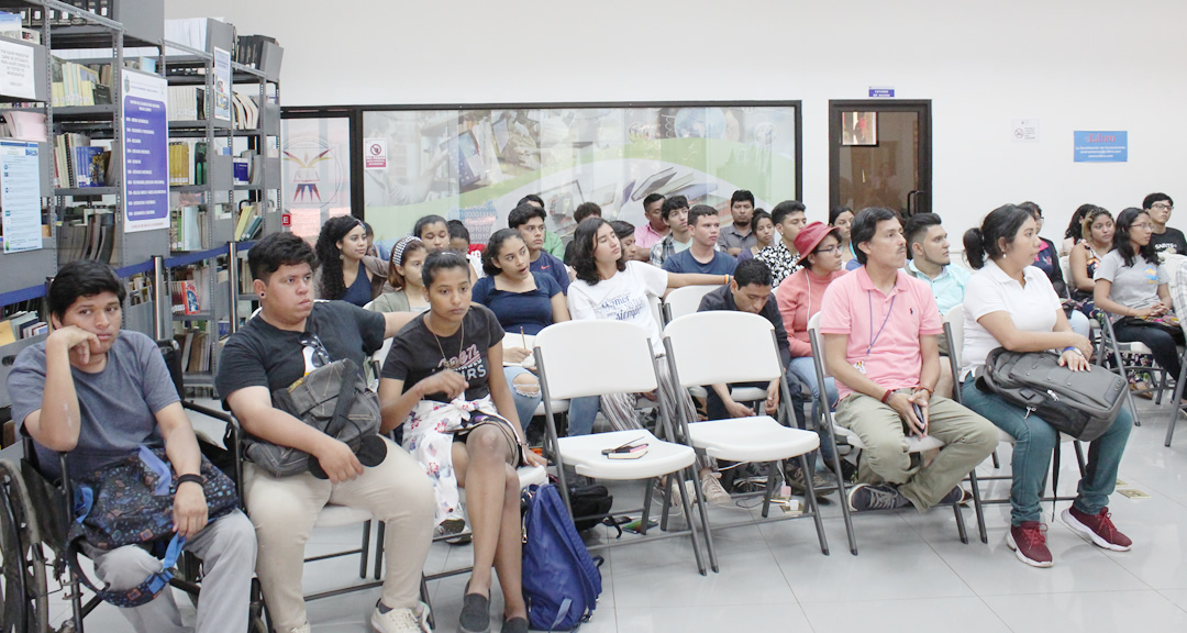 Participantes en la presentación del libro sobre el registro de fósiles nicaragüenses