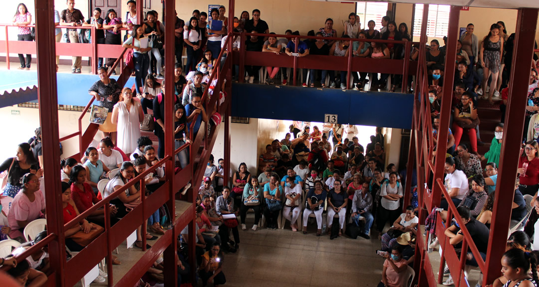 Estudiantes de Pedagogía de los cursos sabatinos participando de la Jornada Dariana