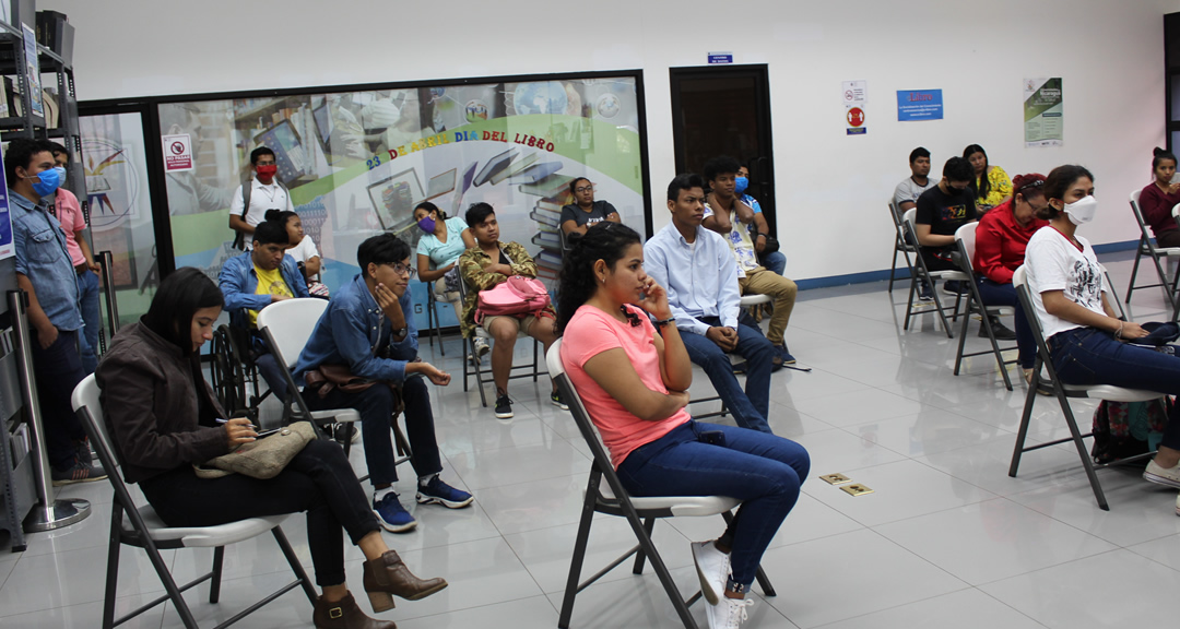 Estudiantes de Antropología que participaron en el conversatorio