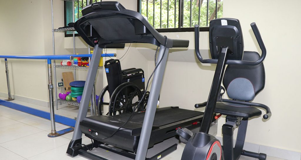 Equipamientos modernos en Clínica de Fisioterapia de la UNAN-Managua