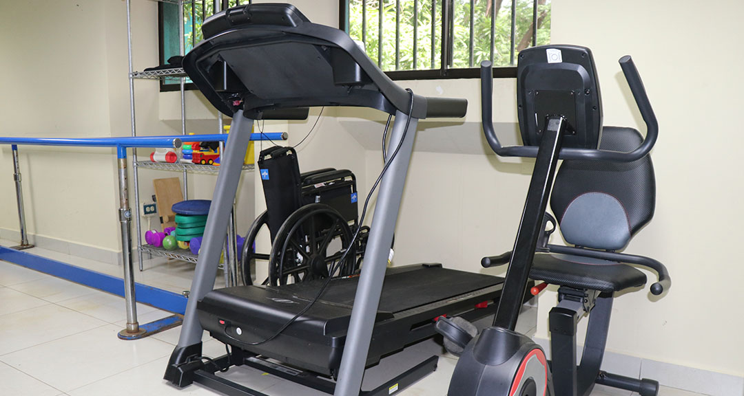 Equipamientos modernos en Clínica de Fisioterapia de la UNAN-Managua