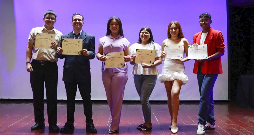 Estudiantes de la UNAN-Managua son certificados en producción audiovisual y fotografía con teléfonos móviles