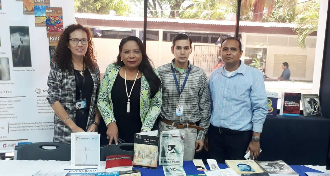 Docentes y responsables de bibliotecas del CNU durante el lanzamiento del Festival Nacional de Publicaciones Educativas.