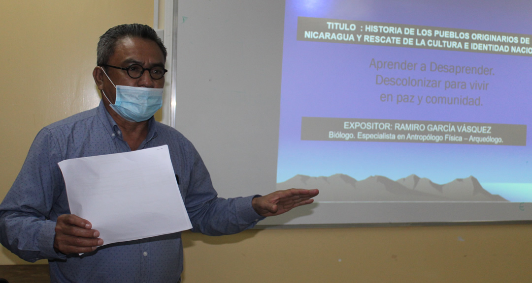 El Lic. Ramiro García, facilitador del taller, expresó la importancia del estudio de los pueblos originarios