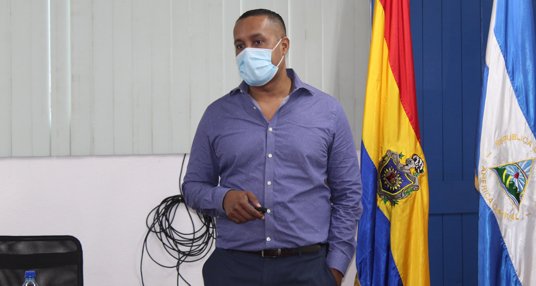 El maestrando Javier Dinarte Jarquín presentó la tesis «Asociación nivel de estrés laboral con trastornos metabólicos en personal médico del Hospital Carlos Marx en Managua».