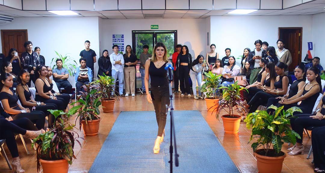 Jóvenes talentosas participan en el casting oficial a Reina UNEN RUDR 2026