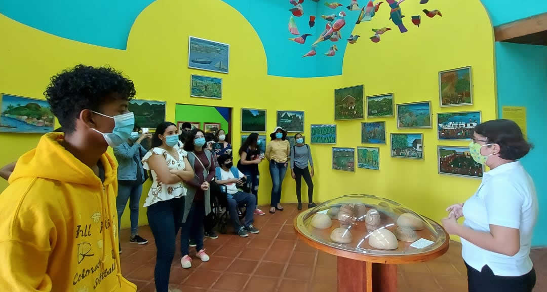 Estudiantes en el Museo Convento San Francisco en Granada