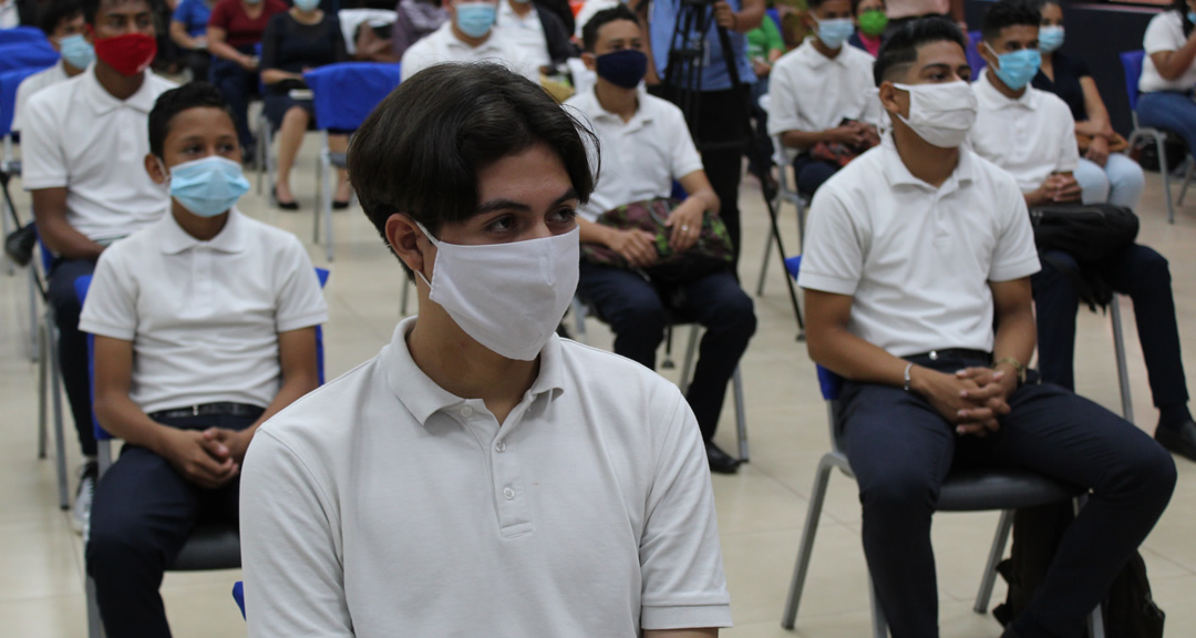 El objetivo de las visitas es generar un espacio de intercambio de conocimientos y experiencias entre estudiantes de décimo y undécimo grado.