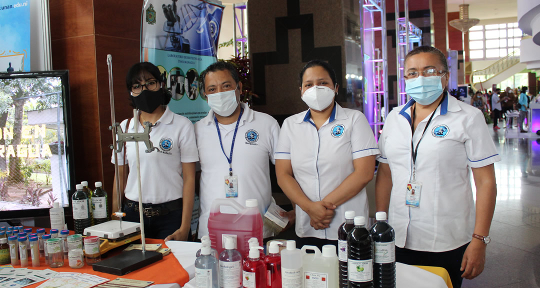 Investigadores del Laboratorio de Biotecnología participando de la Expopyme 2020