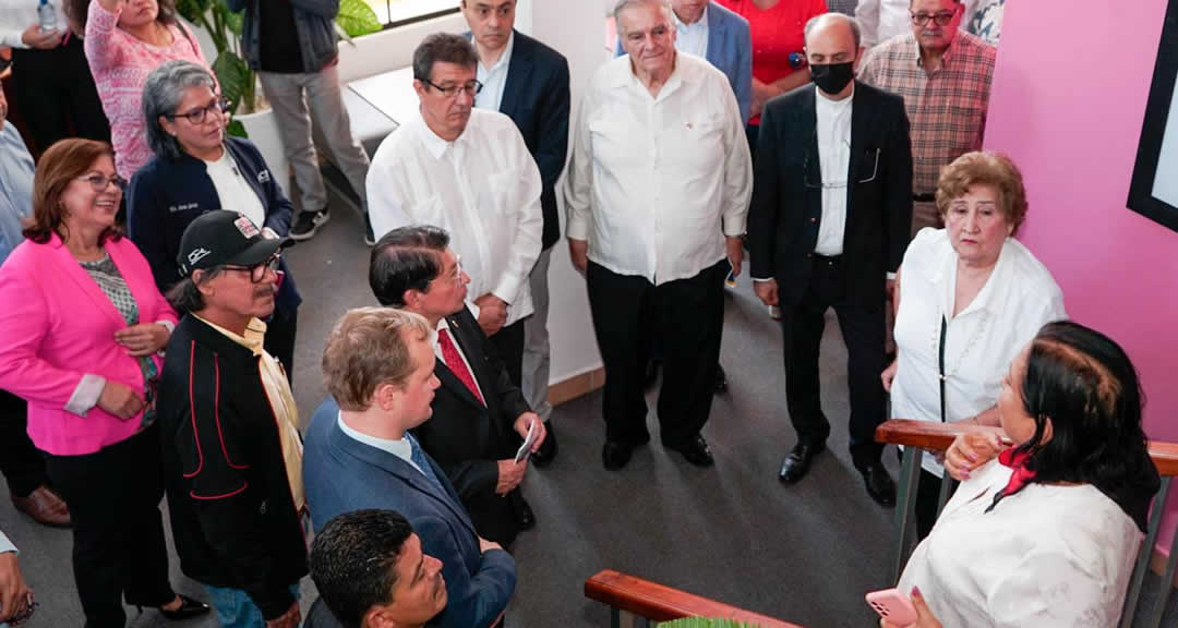 Autoridades académicas, gubernamentales y representantes del cuerpo diplomático realizan recorrido en las instalaciones de la Casa Soberanía Miguel 'd Escoto Brockmann.