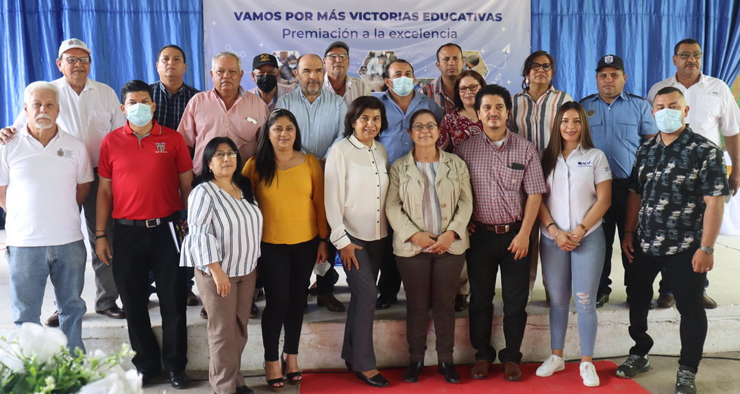 Autoridades universitarias y del municipio de Condega participantes del acto de reconocimiento