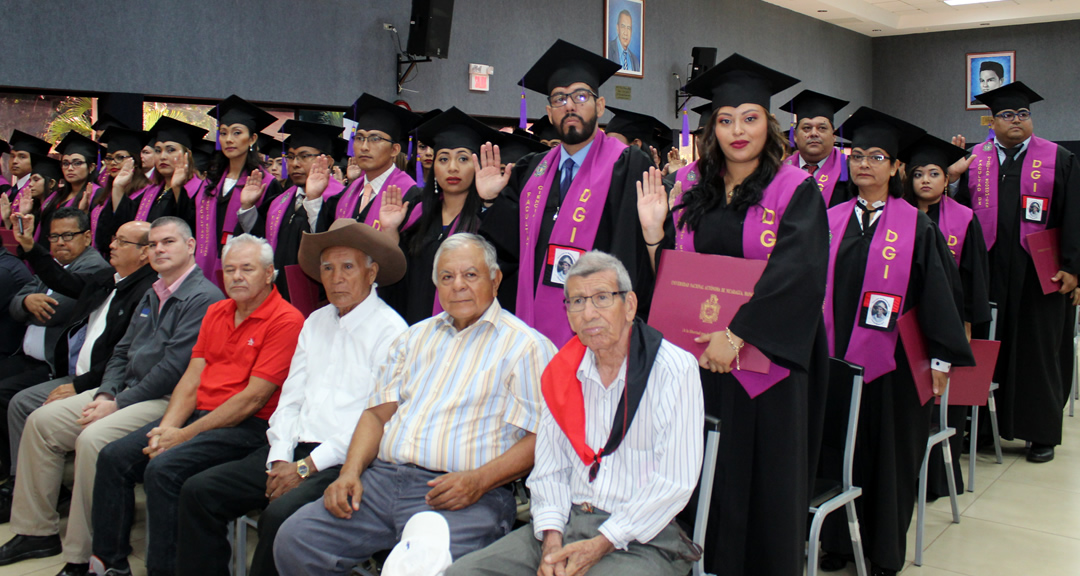 Graduados como máster como parte de un convenio entre la UNAN-Managua y la DGI
