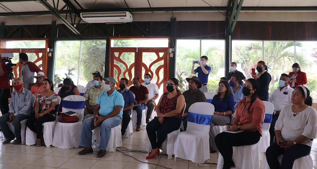 Participantes del lanzamiento de los talleres