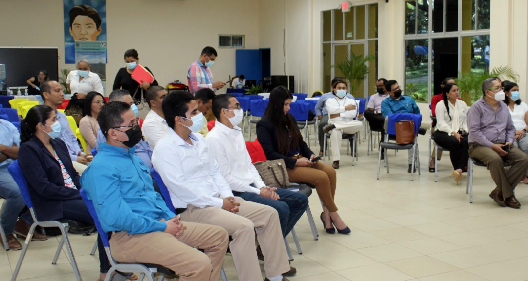 Participantes del acto de graduación