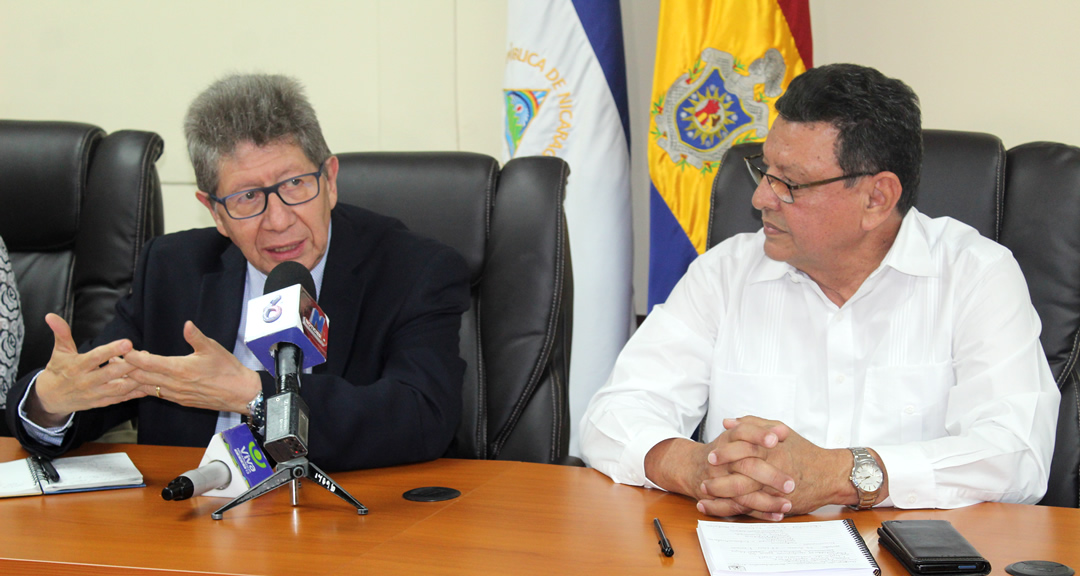Dr. Orlando Delgado hablando de la importancia del contrato que ha firmado la UNAN-Managua con la UDUAL.