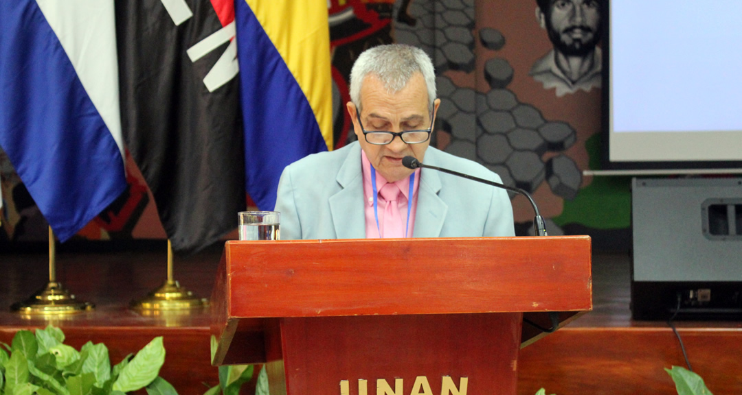 Doctor Luis Almuiñas Rivero, director general de la RED-DEES.