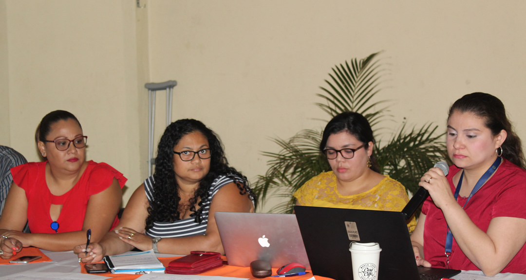 Maestras Violeta Gago, Nohemí Rojas y Rosa Maliaños presentaron programas académicos que se desarrollarán bajo la coordinación de Extensión Universitaria.