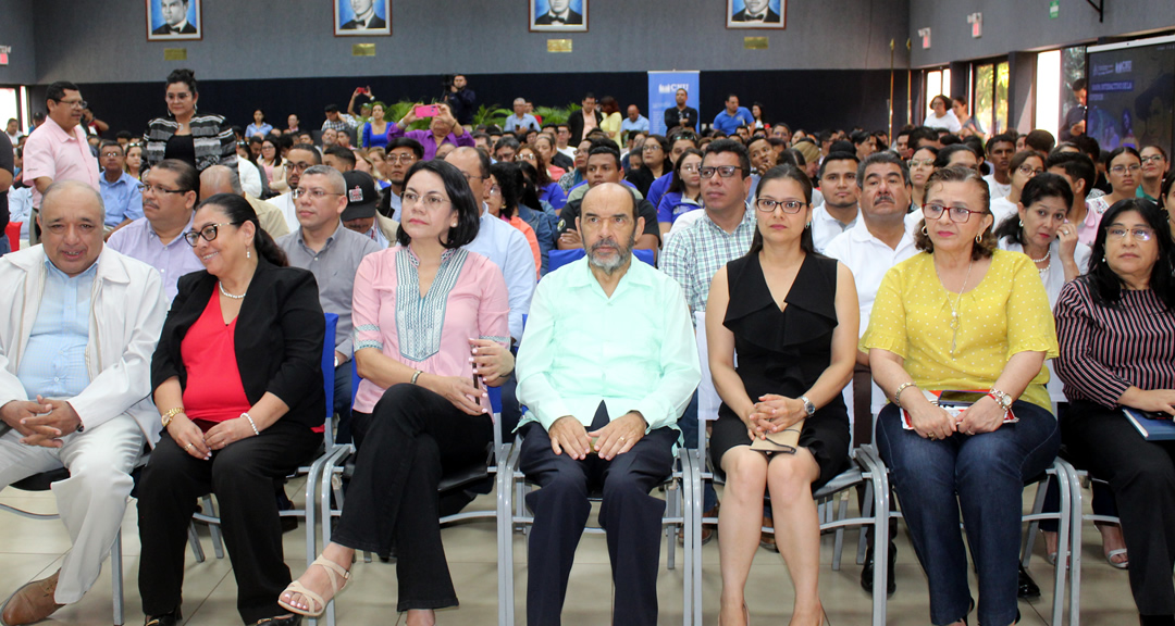 Invitados especiales y miembros del Consejo Universitario de la UNAN-Managua.