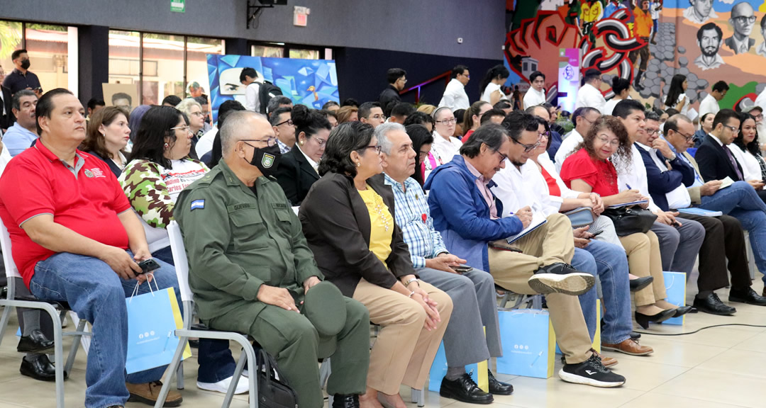 Participantes del evento efectuado en el Auditorio Fernando Gordillo Cervantes.