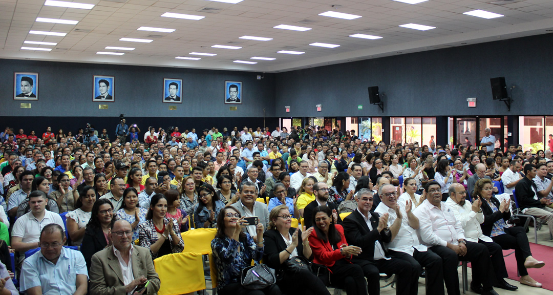 Comunidad universitaria e invitados que asistieron a la Lección Inaugural de la UNAN-Managua.