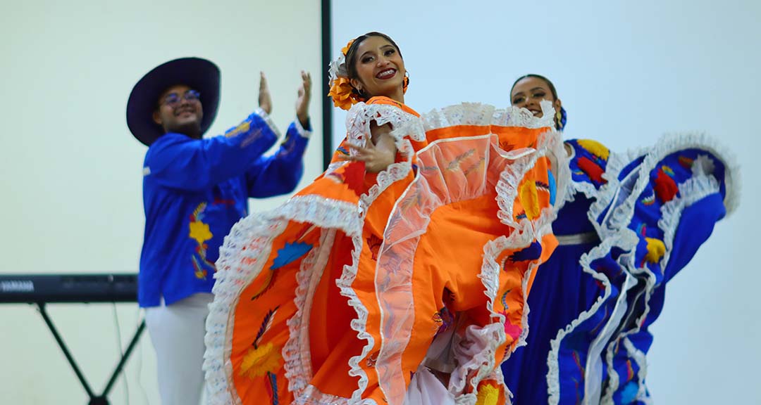 Con revista cultural, comunidad universitaria rinde homenaje a Rubén Darío