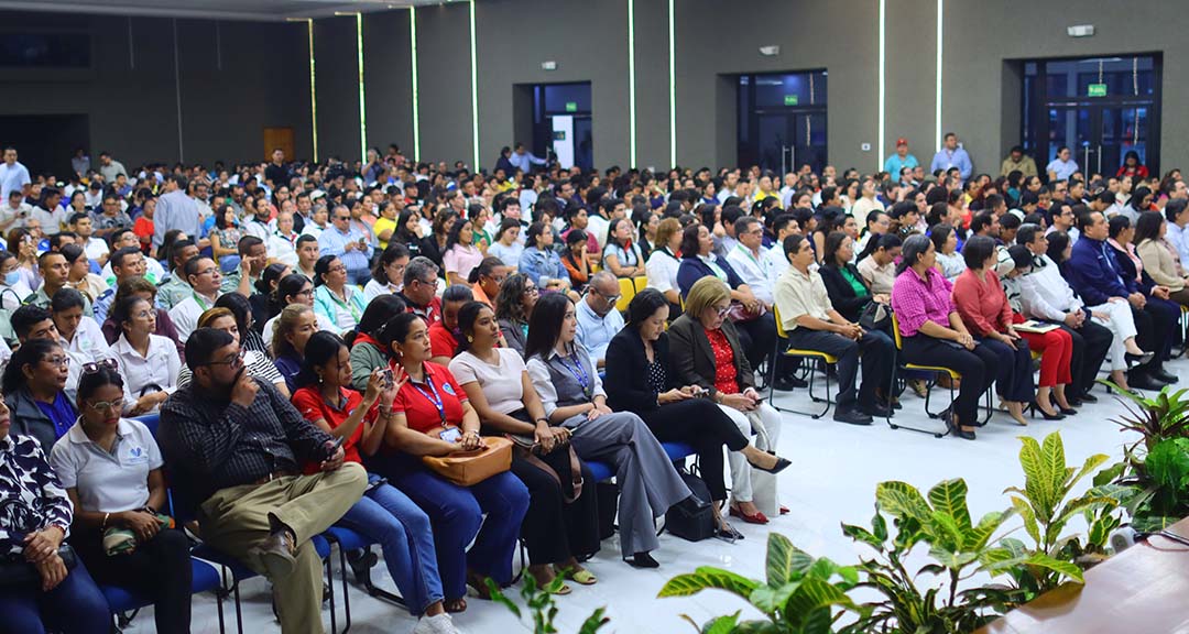 Maestras y maestros universitarios comparten prácticas pedagógicas enfocadas al desarrollo de la educación universitaria