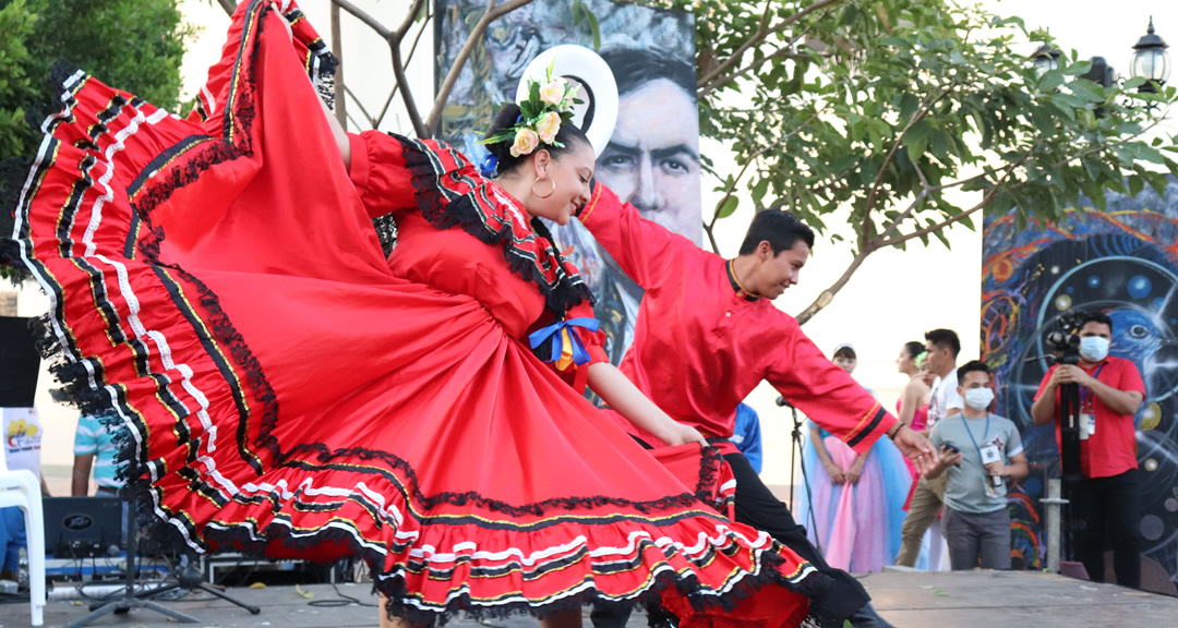 Ballet Folclórico de la FAREM Matagalpa representando a la UNAN-Managua en el festival