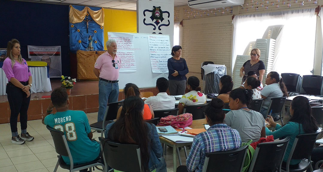 Autoridades de la UNAN-Managua visitaron a estudiantes de las carreras de Turismo Sostenible en Miraflor y de Desarrollo Rural Sostenible en la comunidad El Limón, Jalapa.